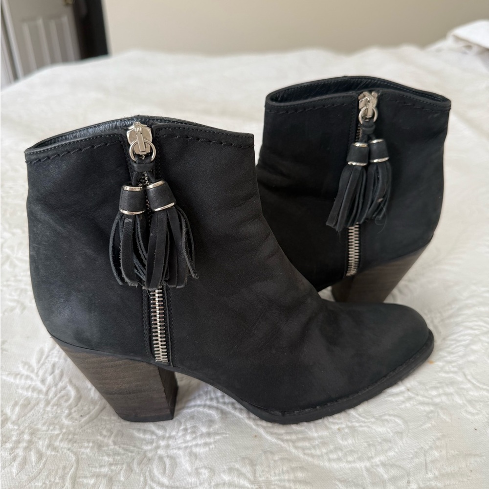 Stuart WEITZMAN Black Suede booties. Size 5.5